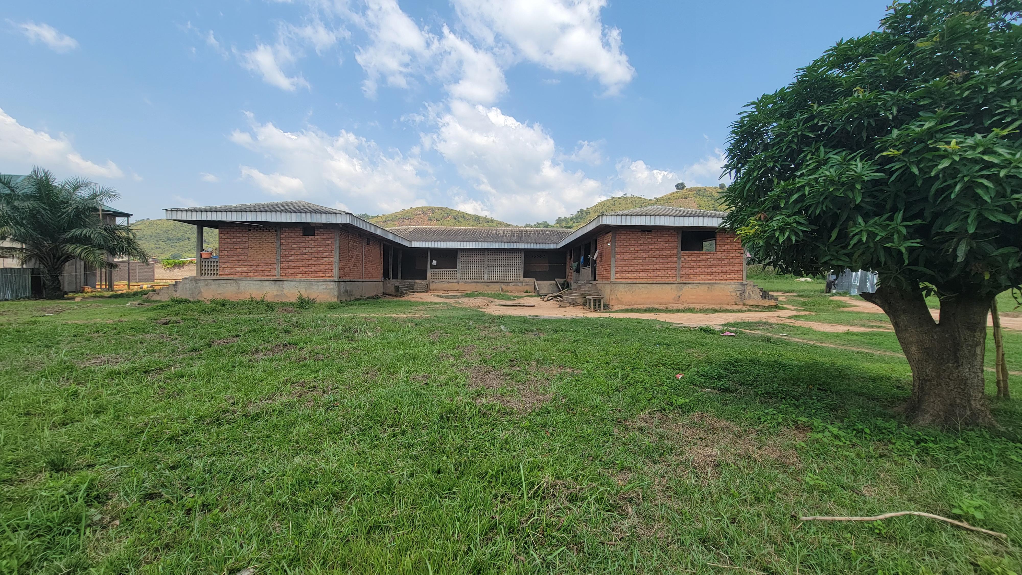 🏡 Maison + Grand Terrain à Vendre – 7e Arrondissement de Bangui