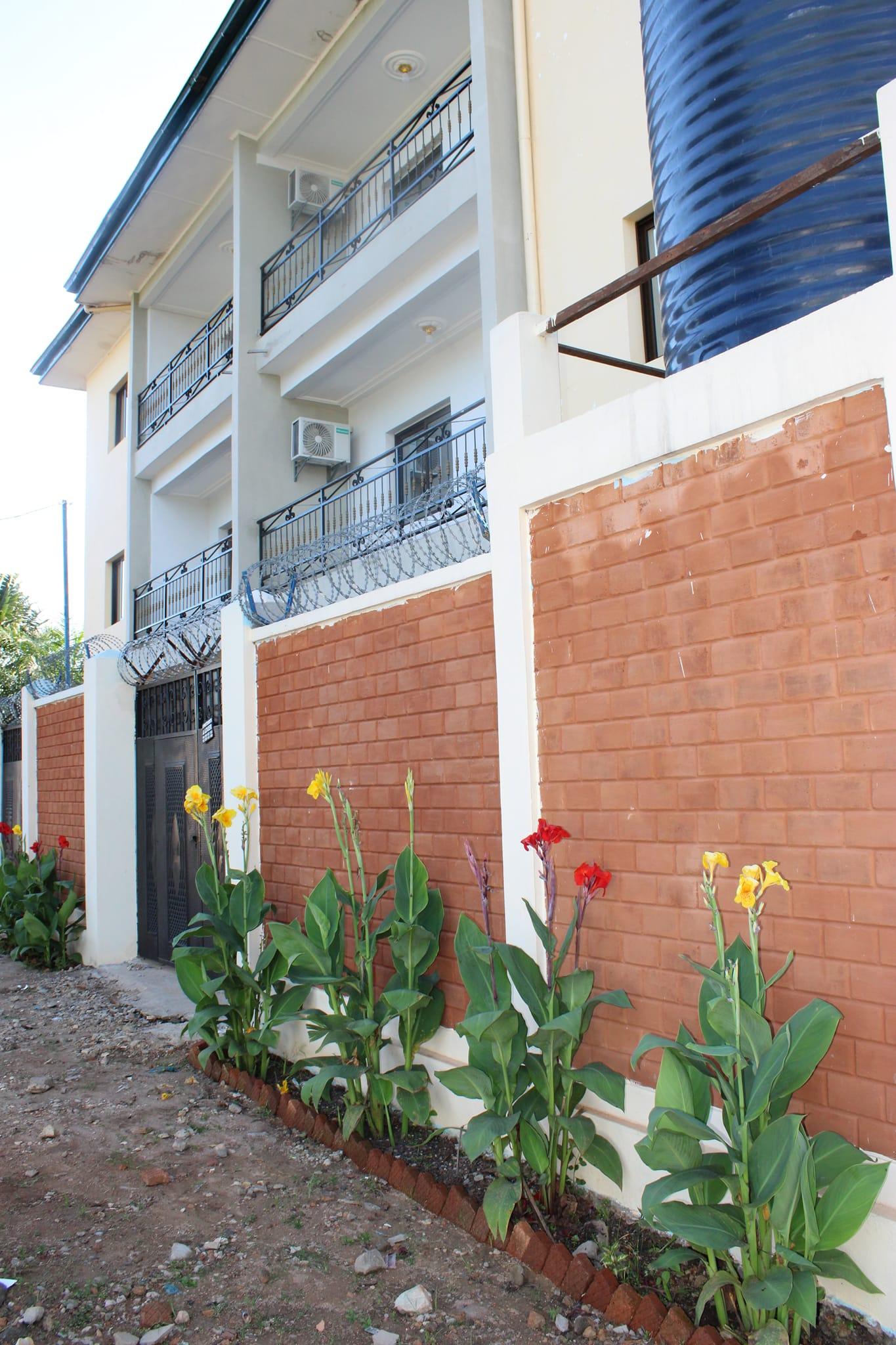 🏢 À Louer – Immeuble Meublé à Bangui (Benzvi) 🏡