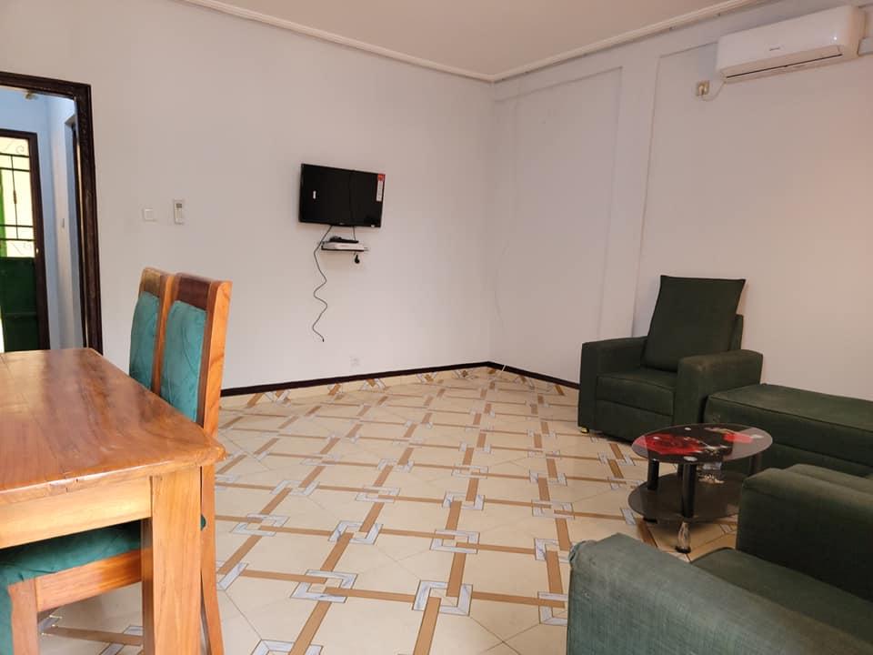 🏢 À Louer – Immeuble Meublé à Bangui (Benzvi) 🏡